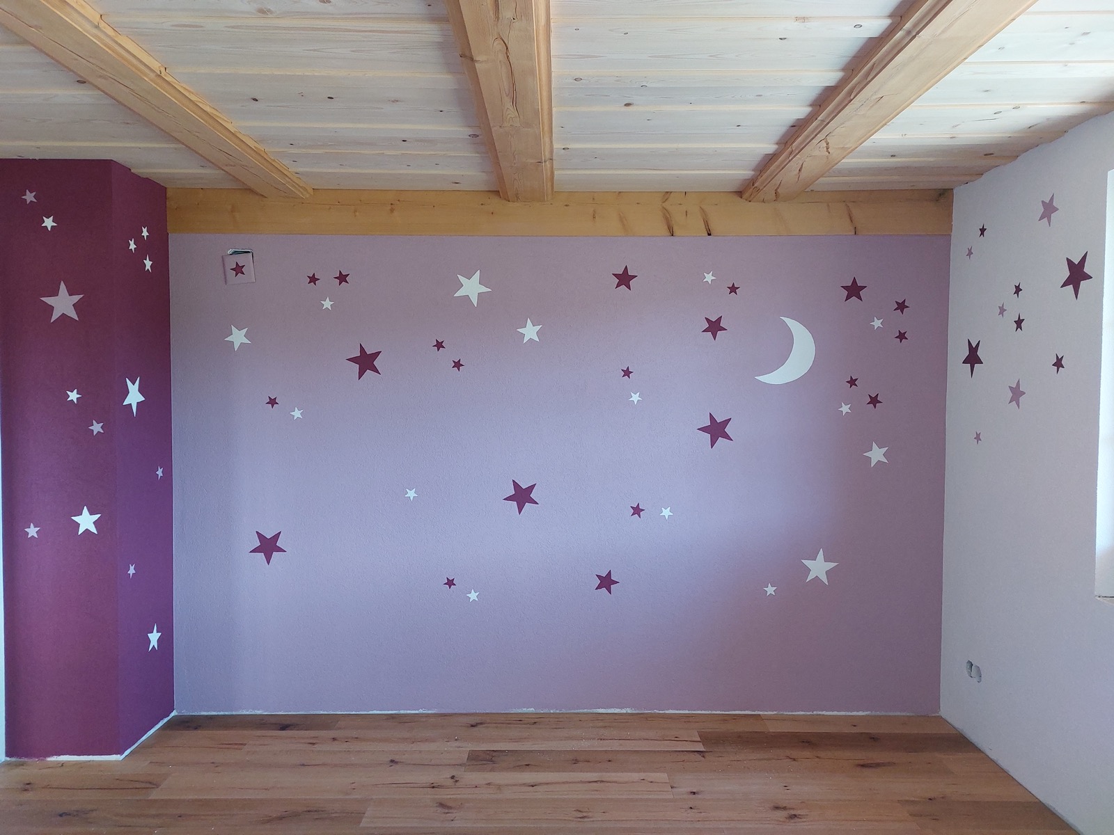 Sternenhimmel-Wandbild im Kinderzimmer